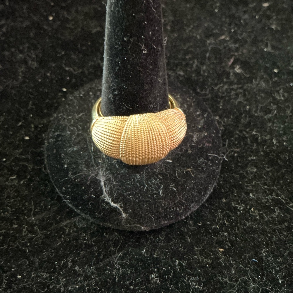 Vintage Avon Gold Tone Oval Rope Ring